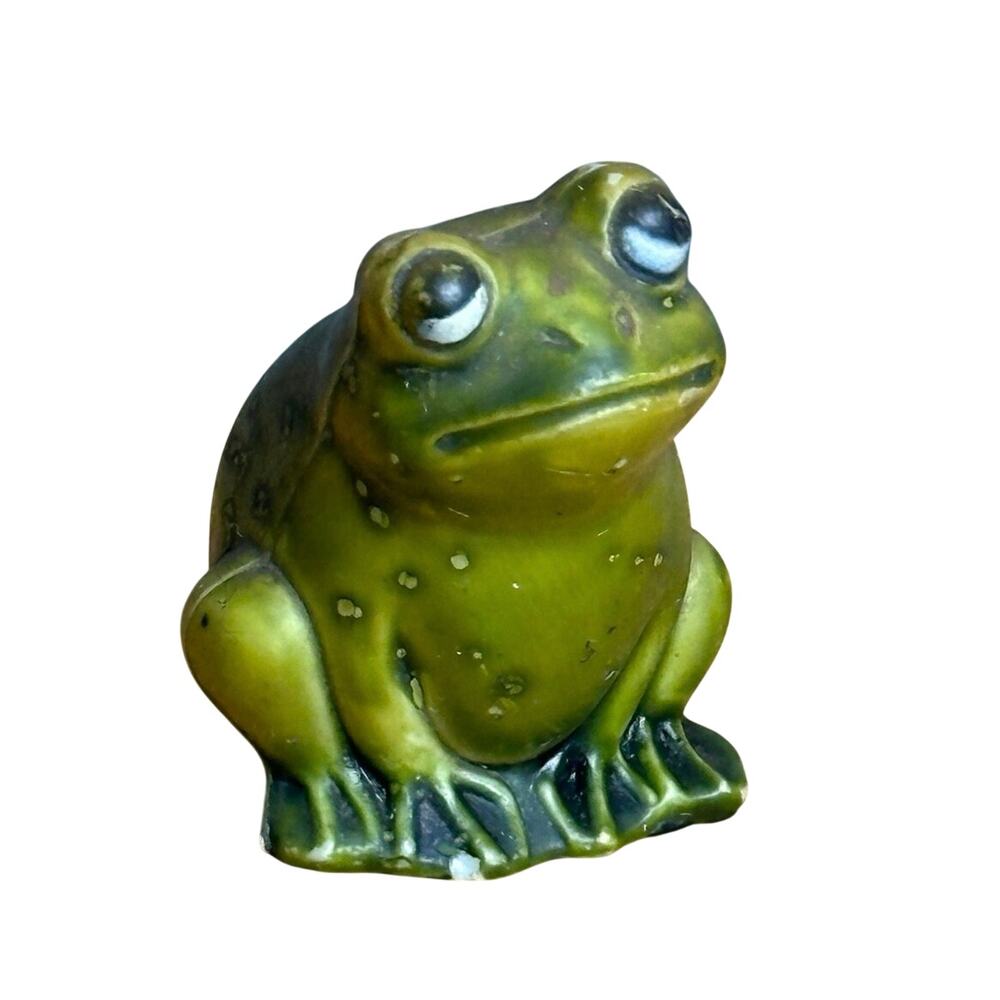 Vintage 70s Hong Kong plastic toy frog 1.5” miniature collectible big eyes